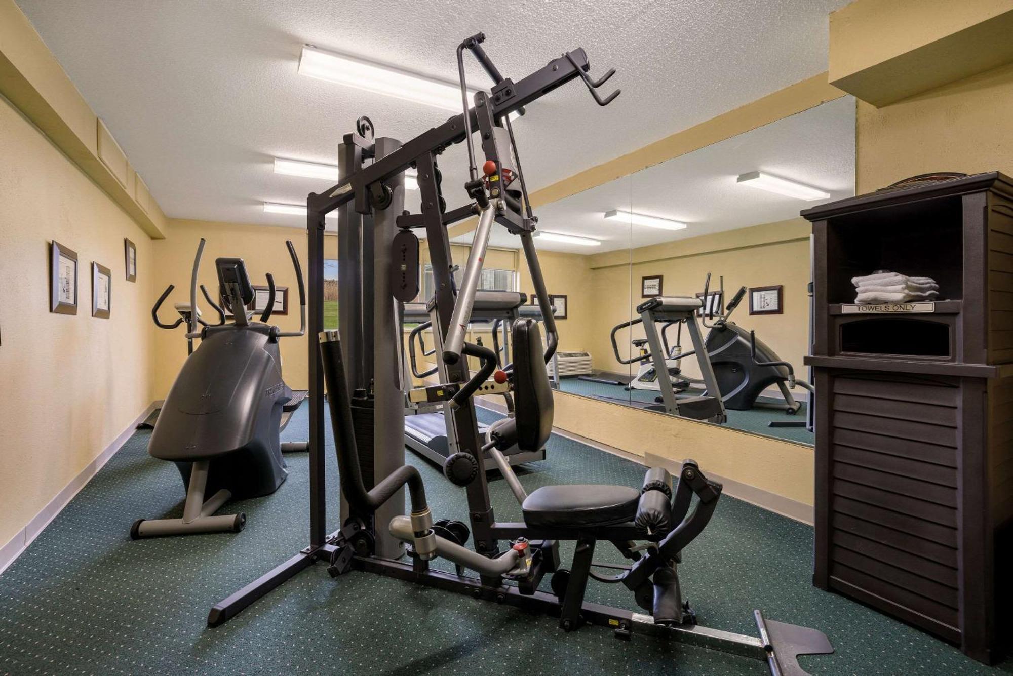 Suburban Studios Syracuse Fairgrounds エクステリア 写真